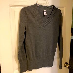 Gap sweater